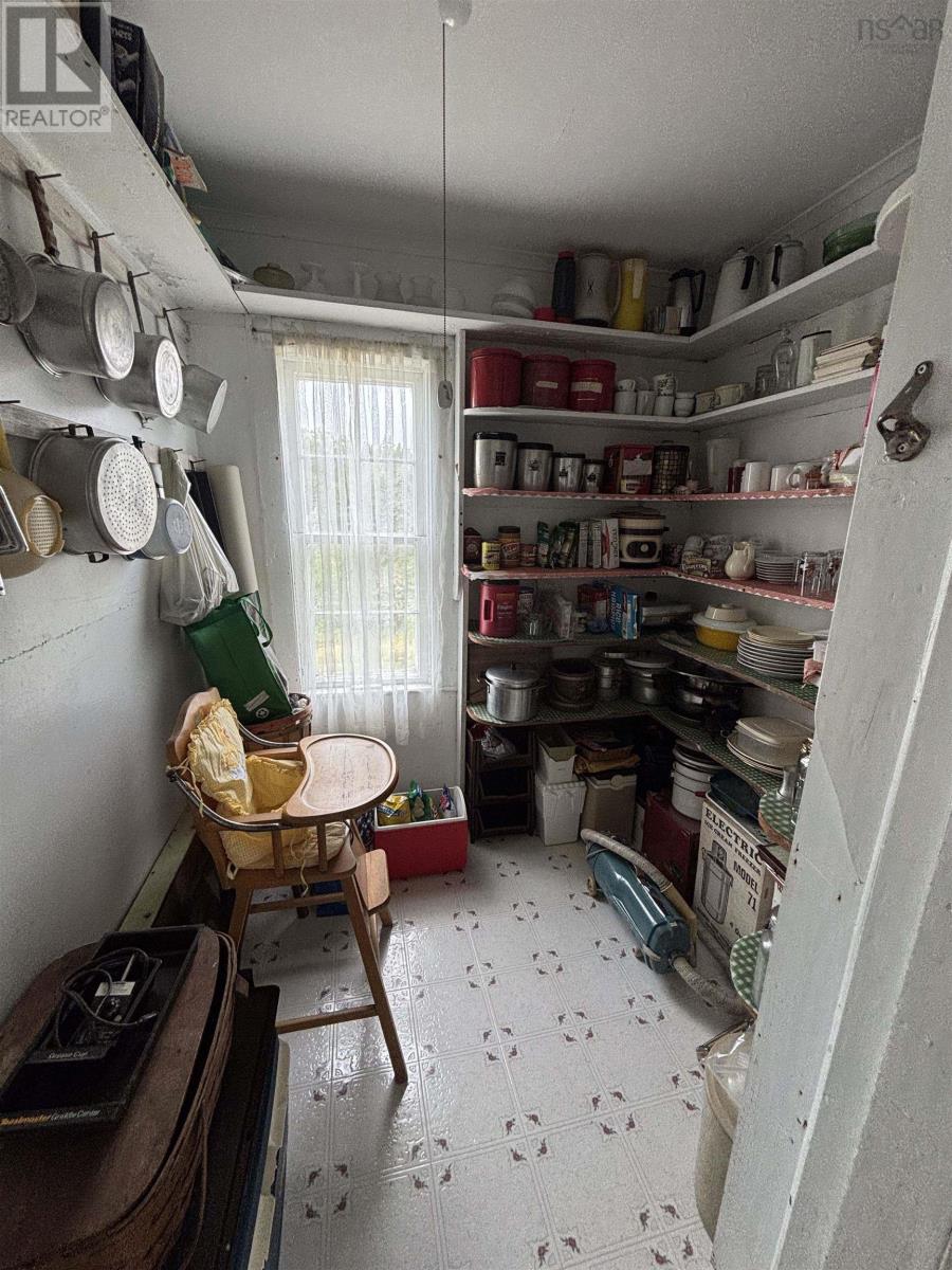 2121 Loch Lomond Road - 14