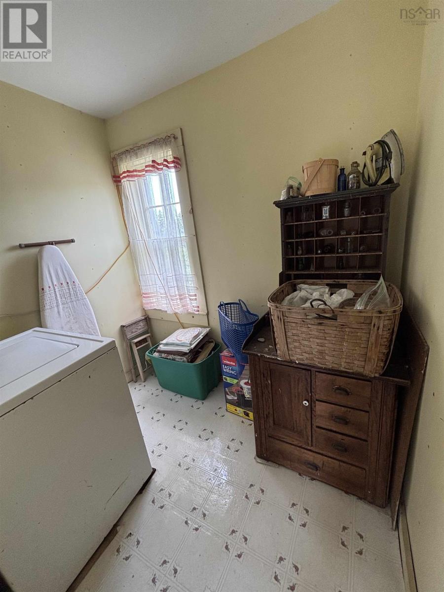 2121 Loch Lomond Road - 15