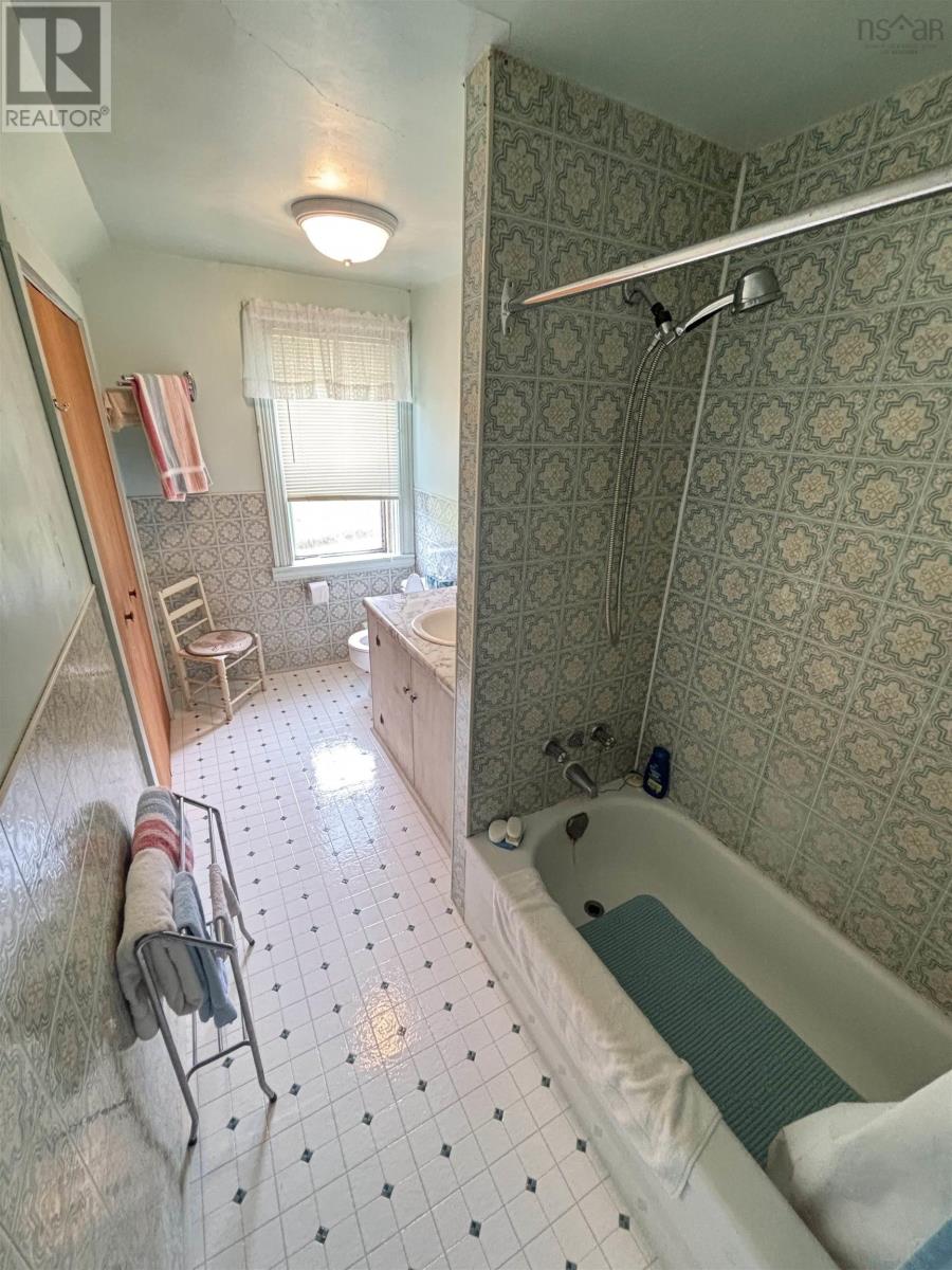 2121 Loch Lomond Road - 24