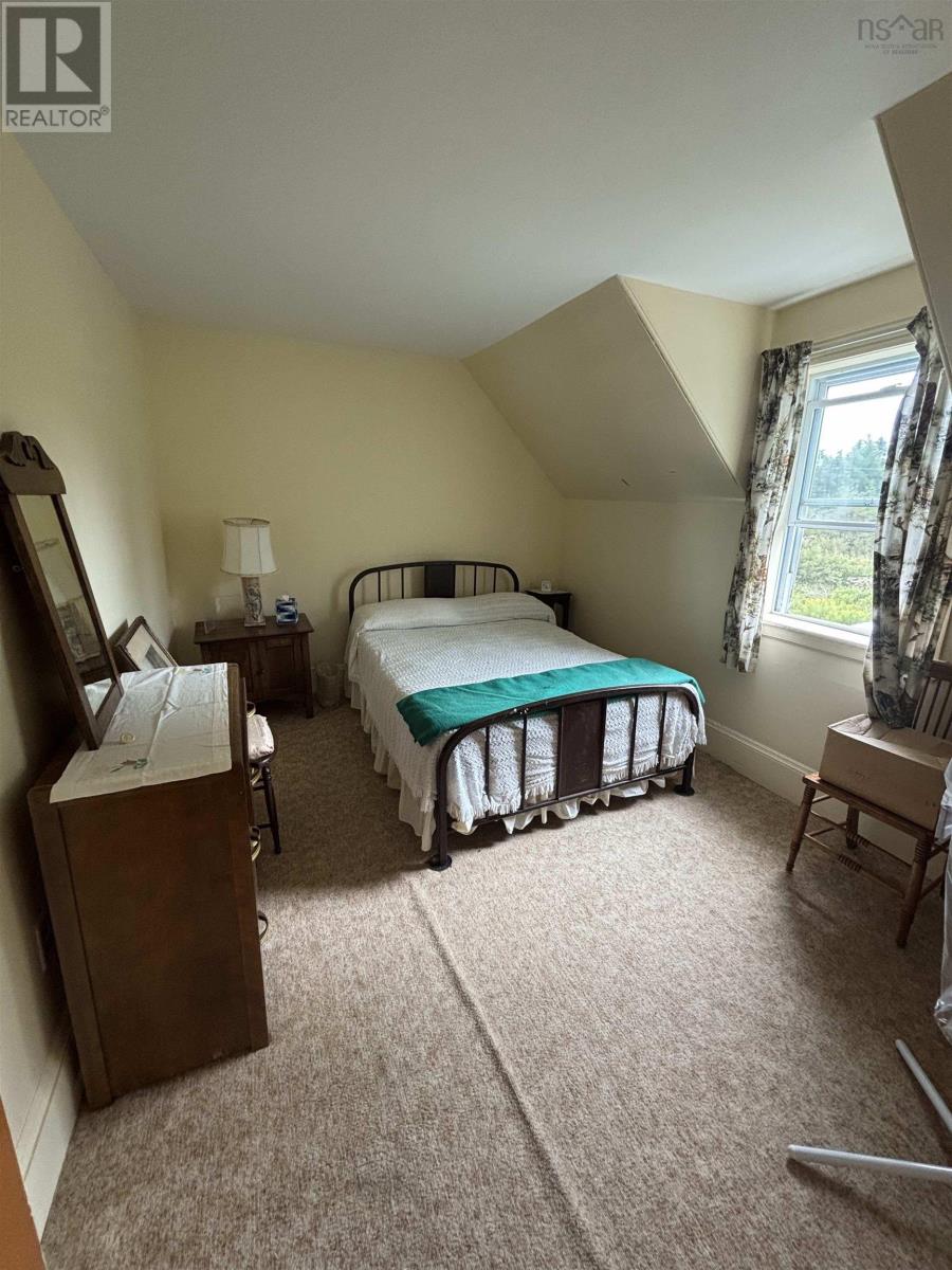 2121 Loch Lomond Road - 22