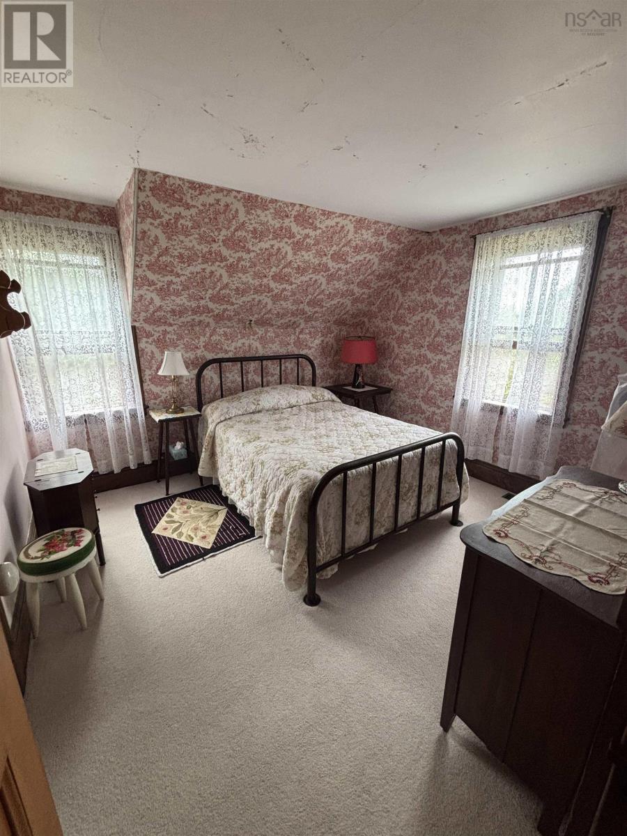2121 Loch Lomond Road - 20