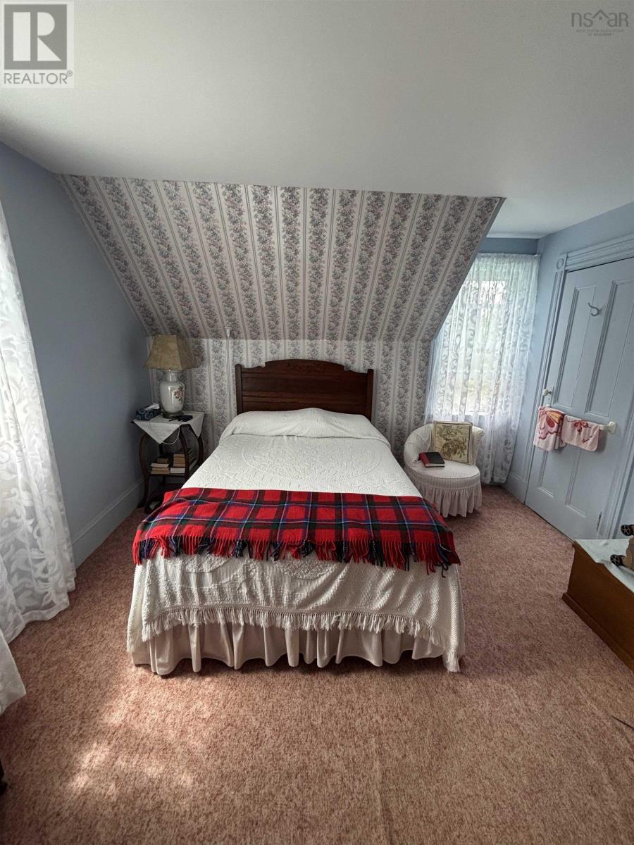 2121 Loch Lomond Road - 21