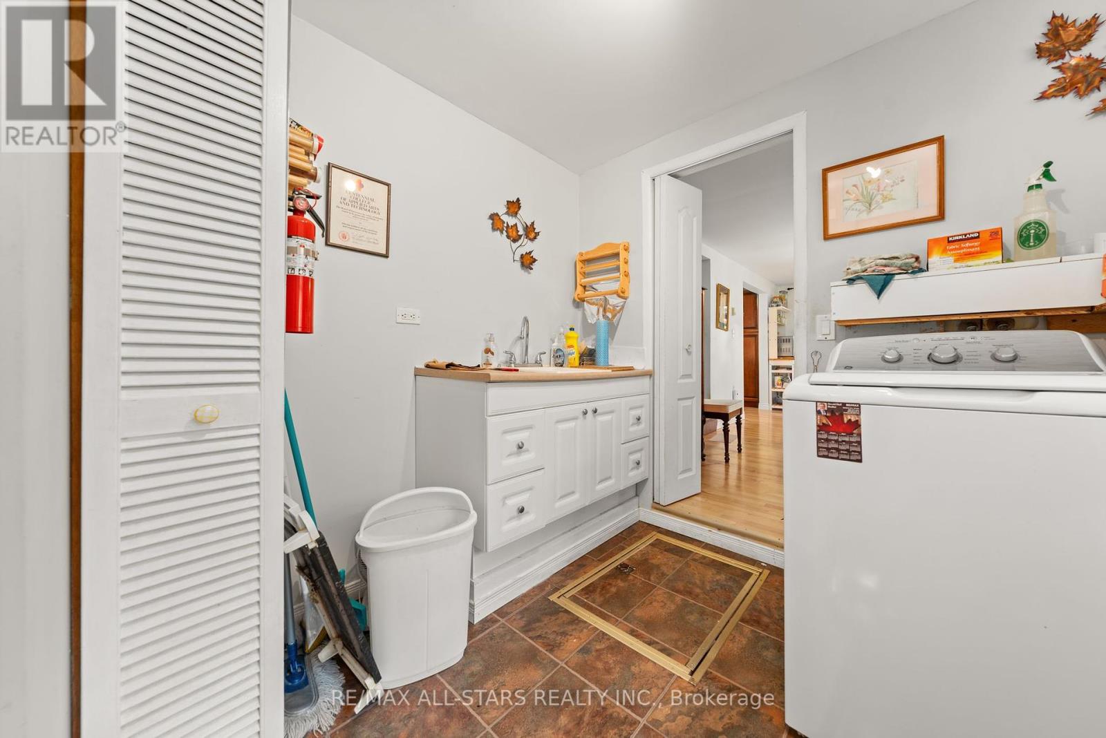 14 WYCHWOOD DRIVE E - 22