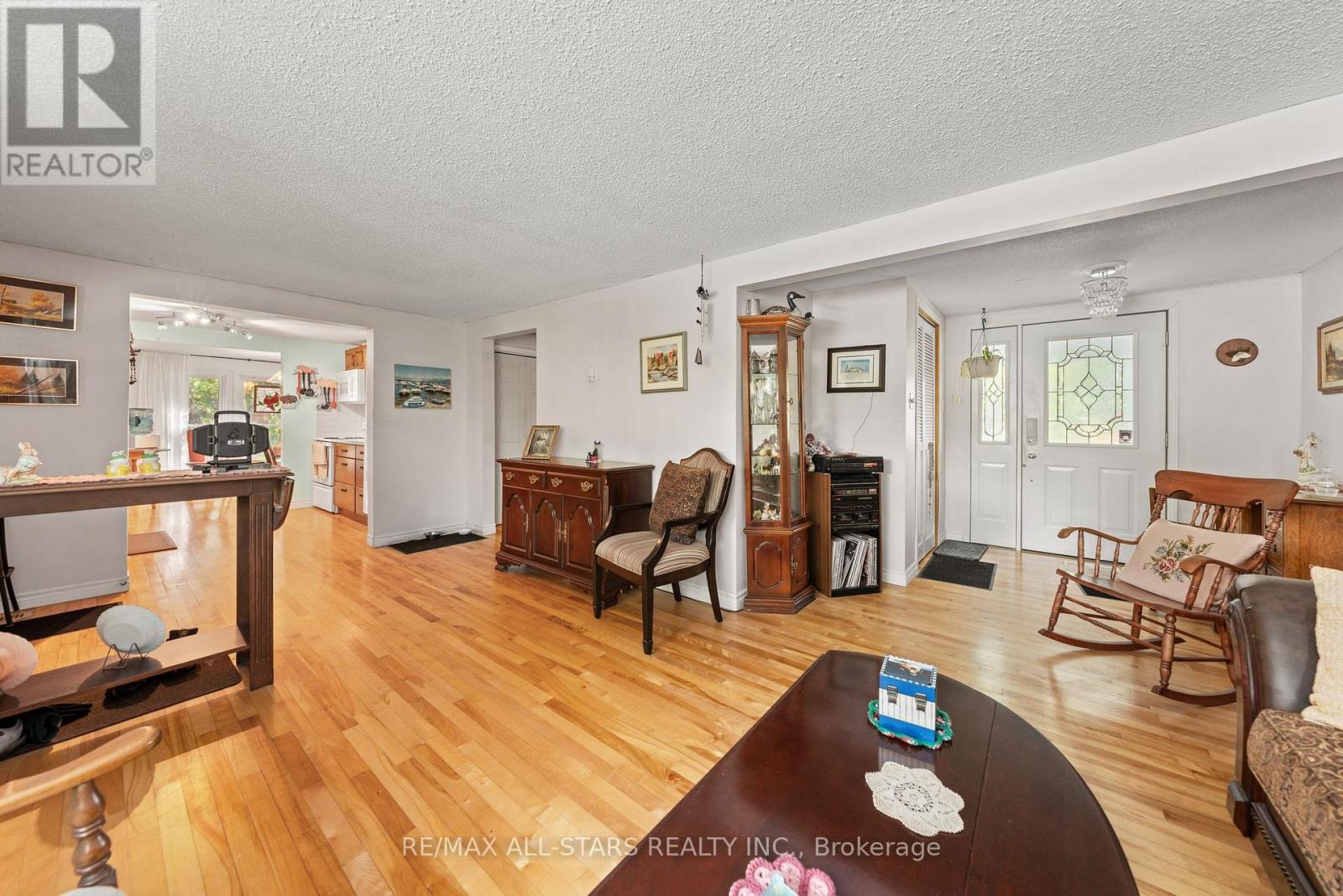 14 WYCHWOOD DRIVE E - 15