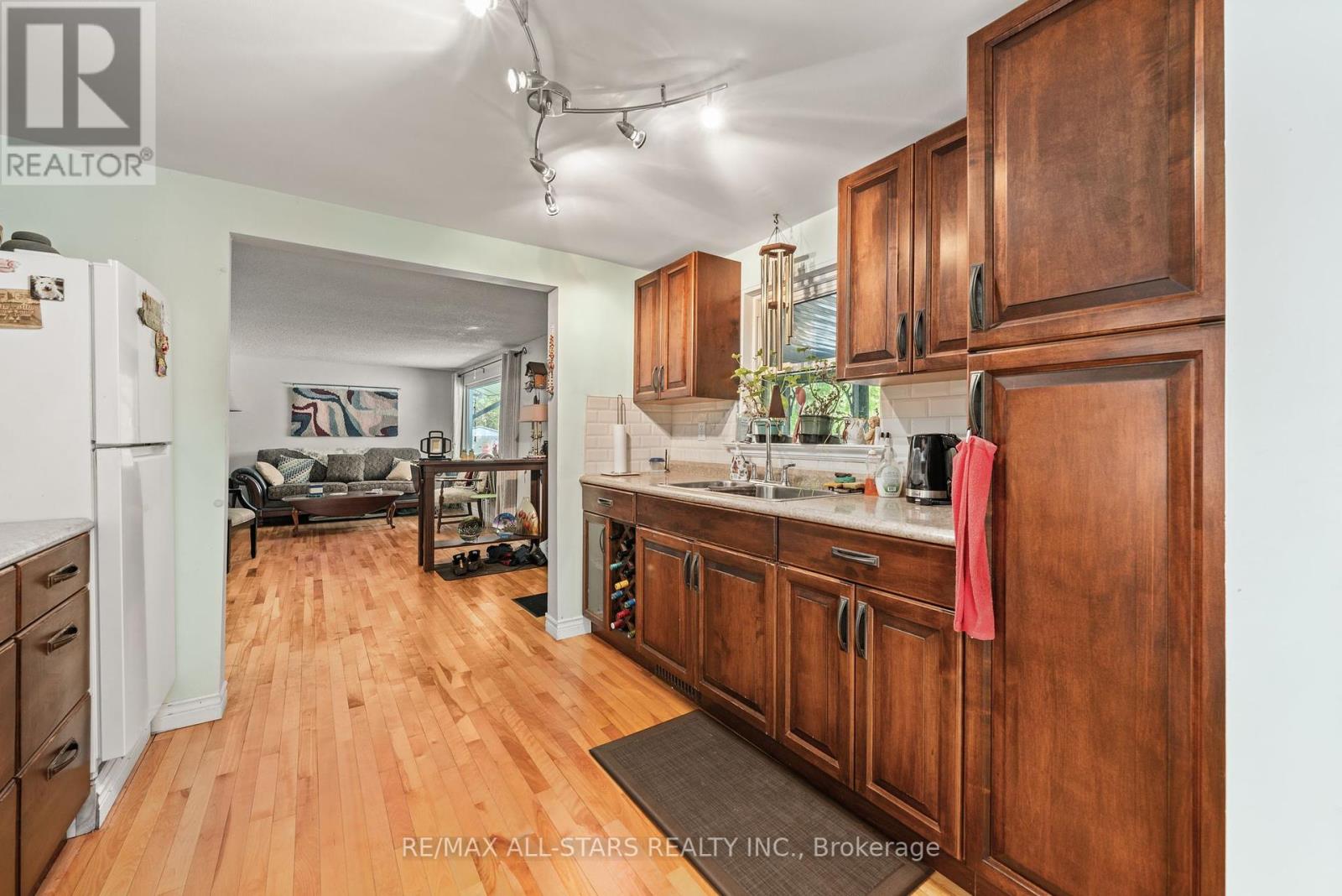 14 WYCHWOOD DRIVE E - 16
