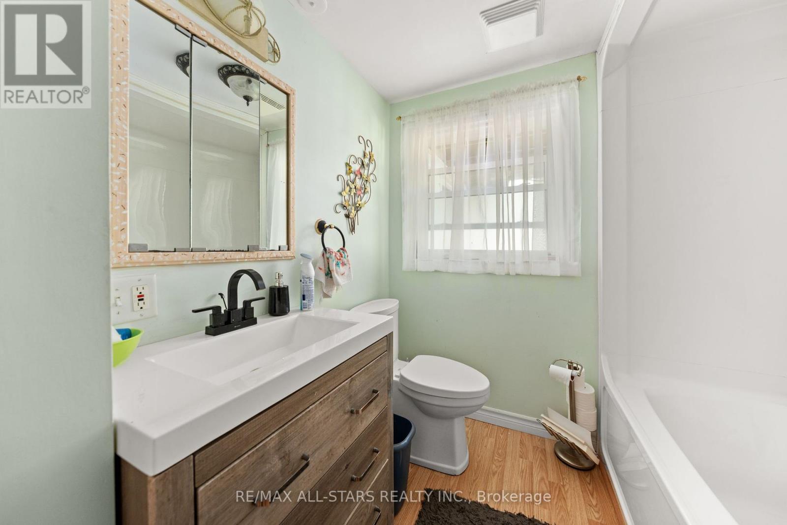 14 WYCHWOOD DRIVE E - 23