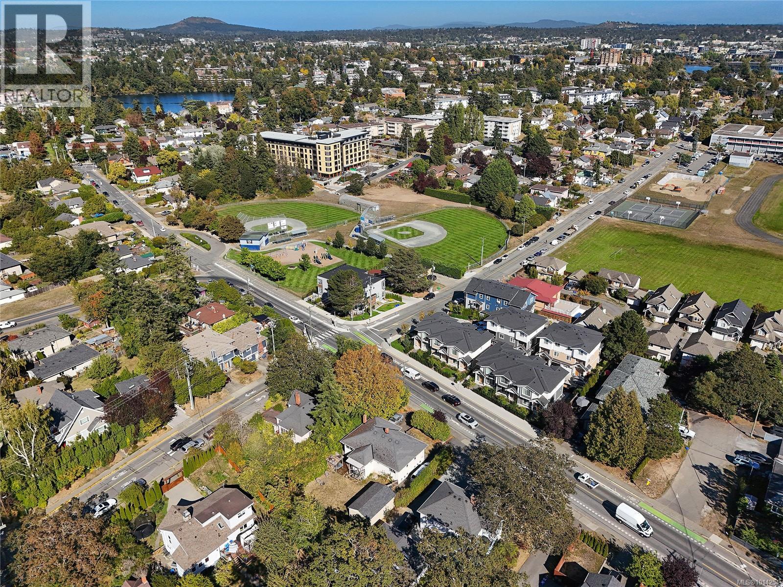  826 Lampson Street, Esquimalt