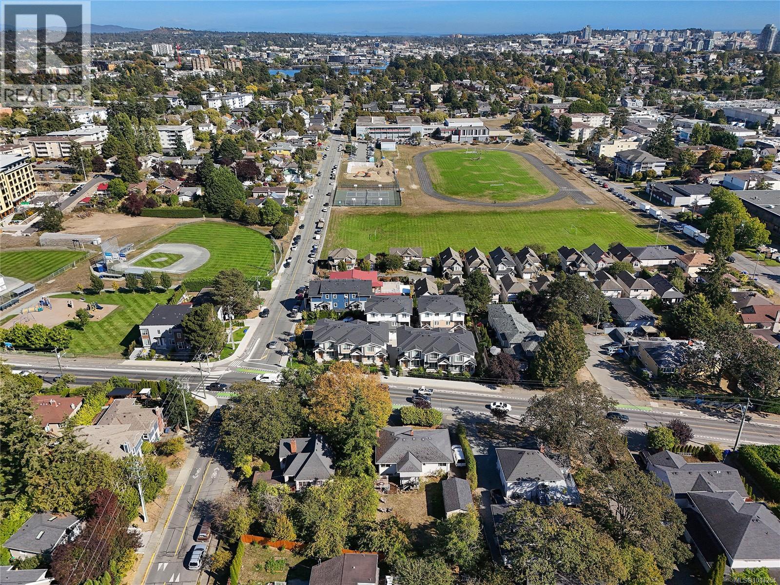  826 Lampson Street, Esquimalt