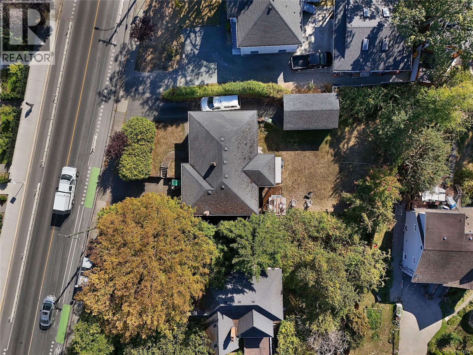  826 Lampson Street, Esquimalt