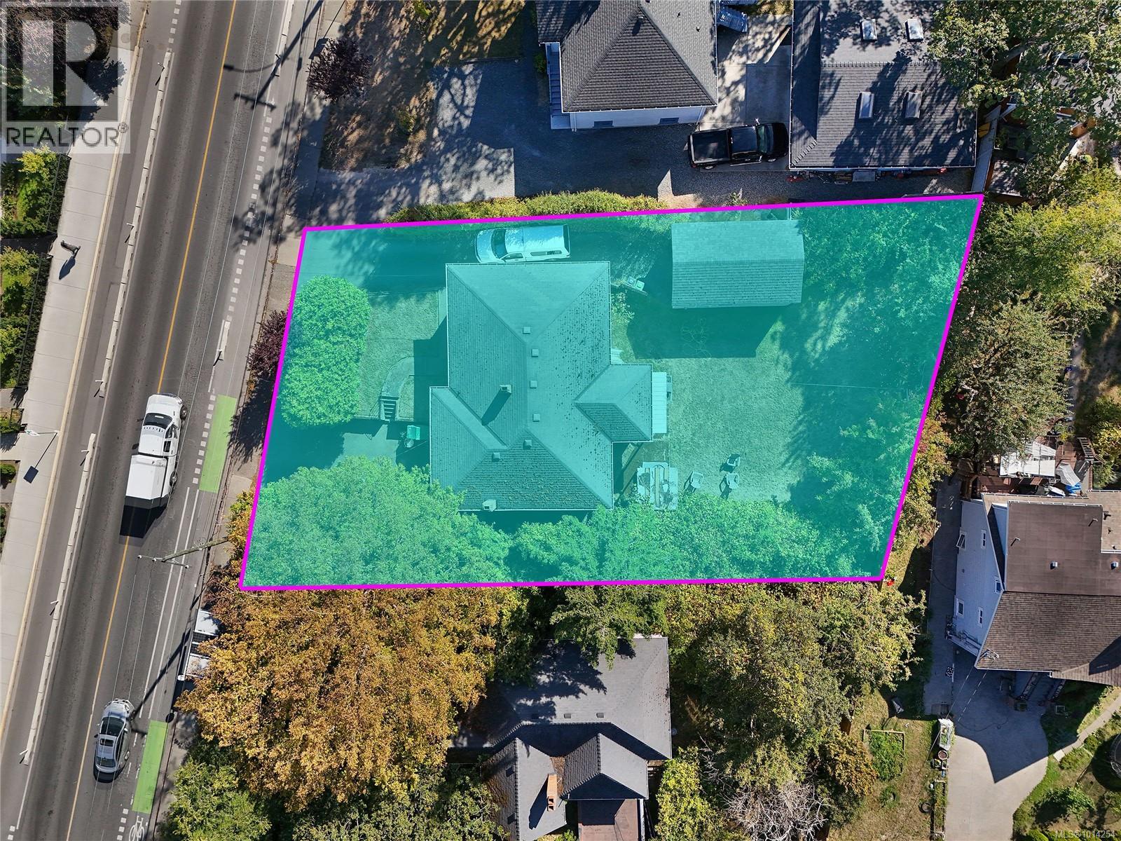  826 Lampson Street, Esquimalt
