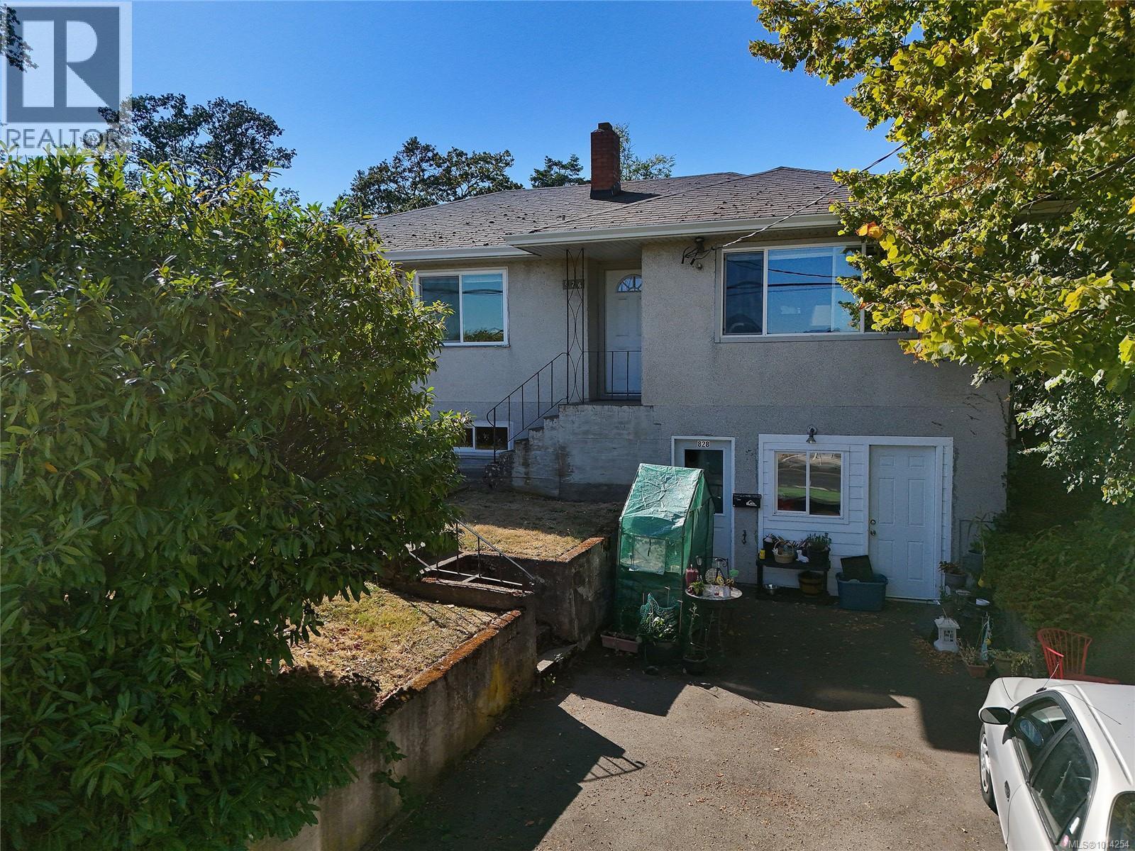  826 Lampson Street, Esquimalt