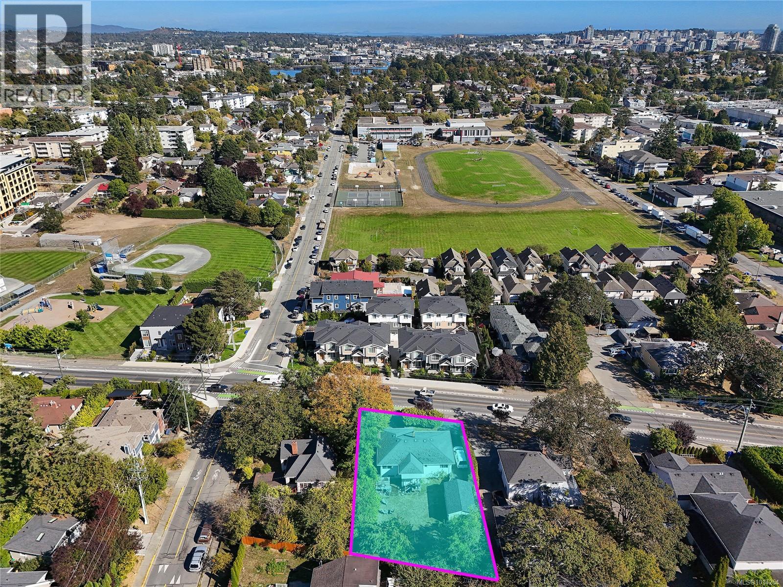  826 Lampson Street, Esquimalt