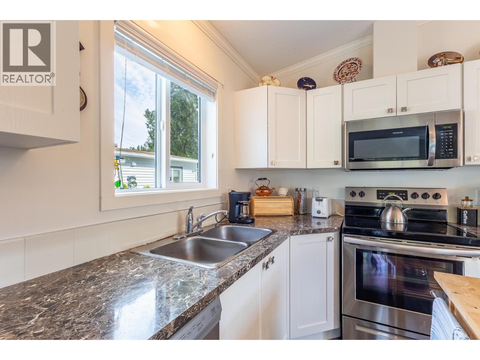 23 4496 SUNSHINE COAST HIGHWAY, Sechelt