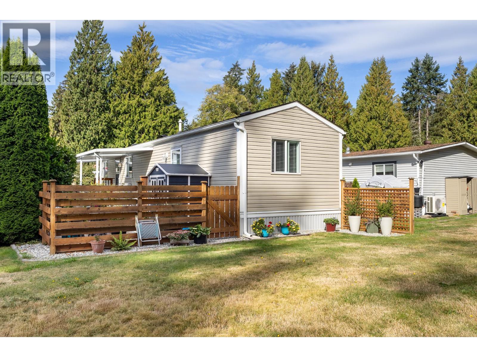 23 4496 SUNSHINE COAST HIGHWAY, Sechelt