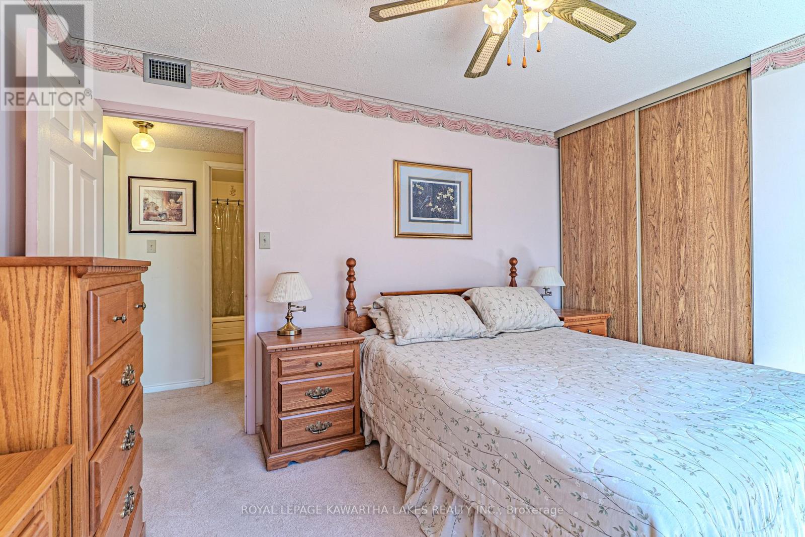#215 2 HERITAGE WAY - 21
