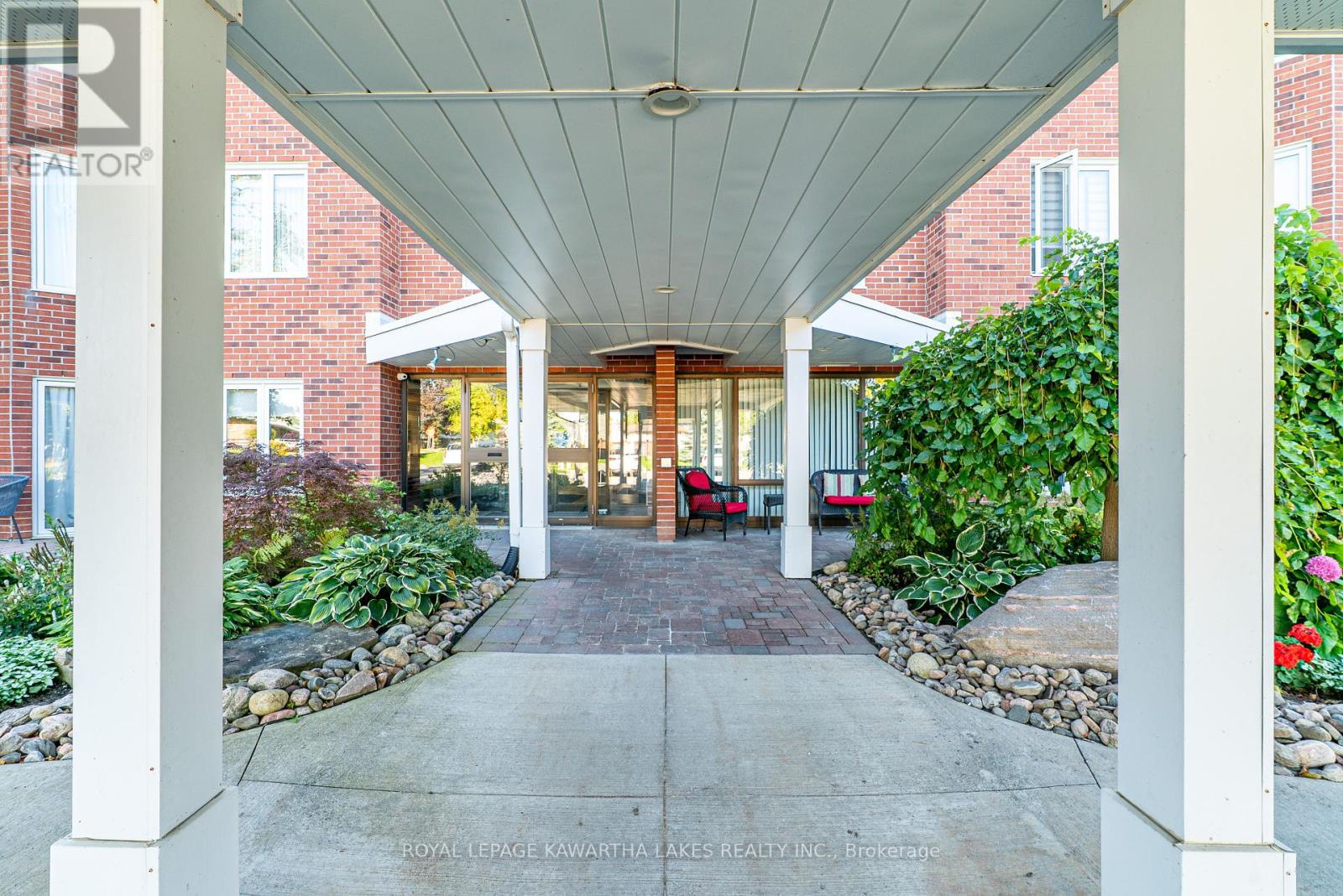 #215 2 HERITAGE WAY - 5