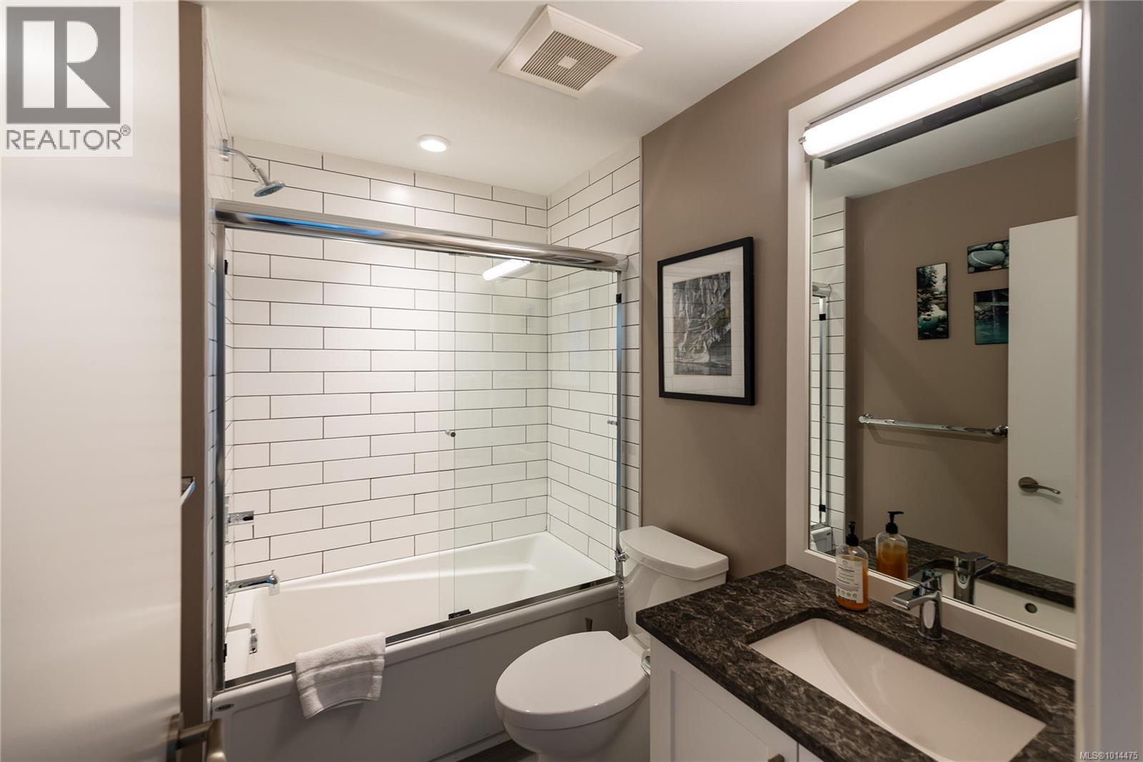 411 595 Pandora Avenue, Victoria