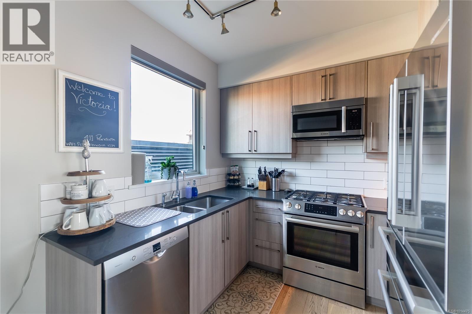 411 595 Pandora Avenue, Victoria