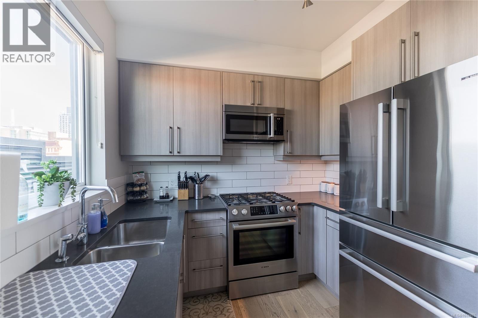 411 595 Pandora Avenue, Victoria