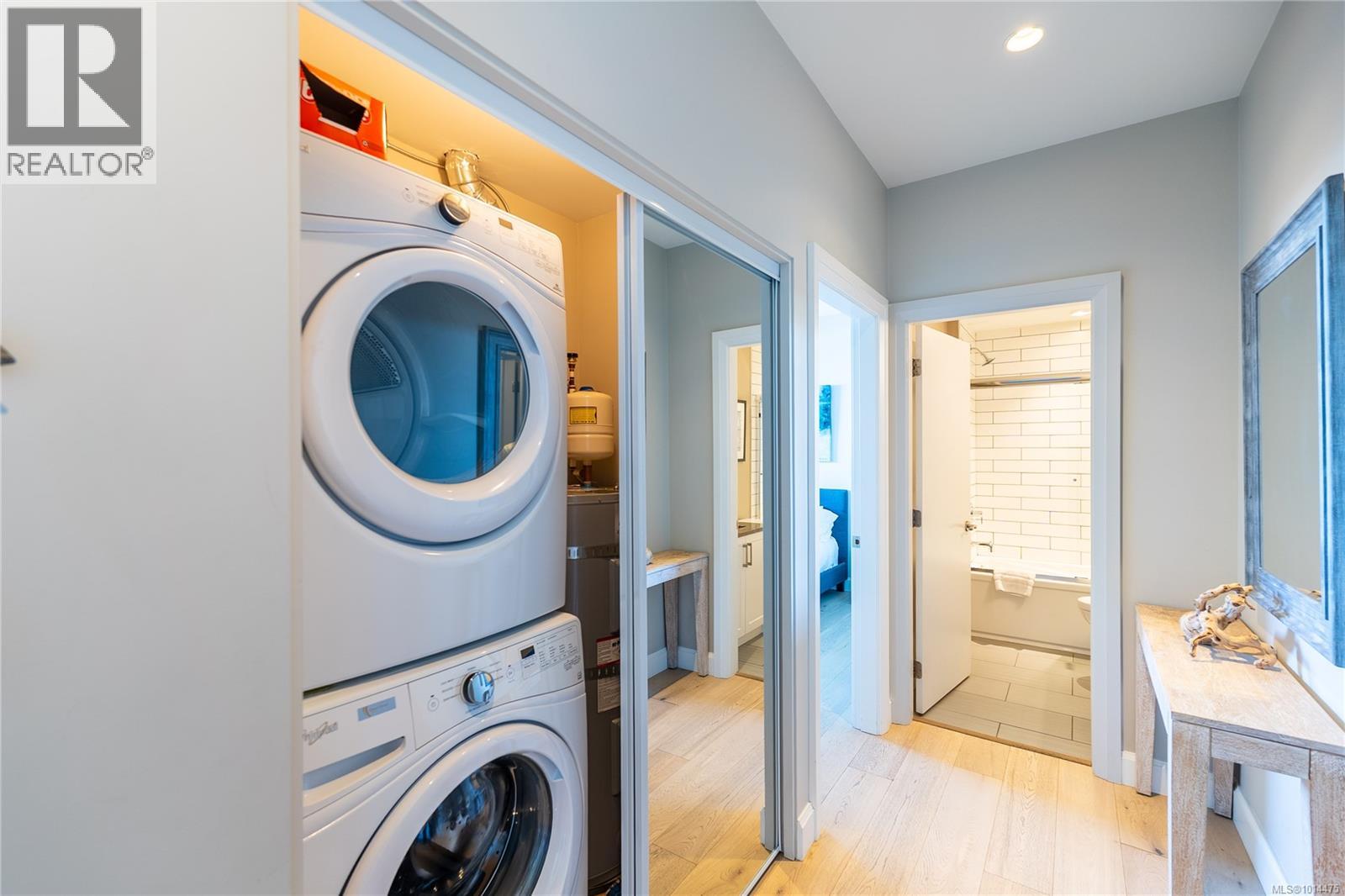 411 595 Pandora Avenue, Victoria