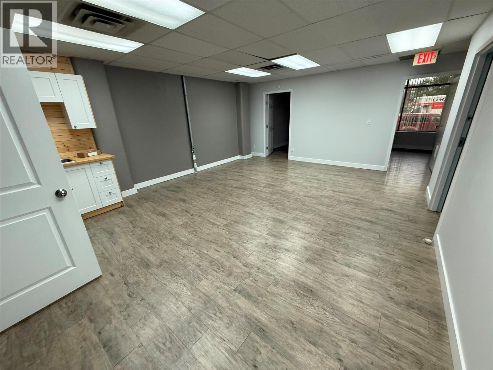 Office in Vernon - Image 8