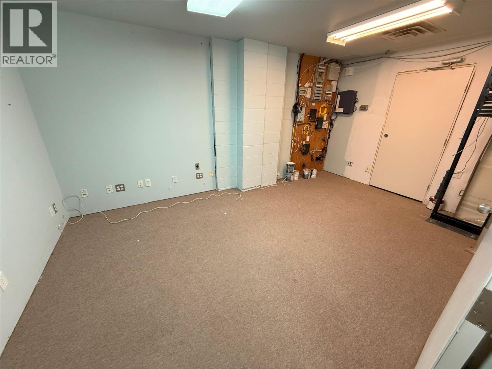 Office in Vernon - Image 9
