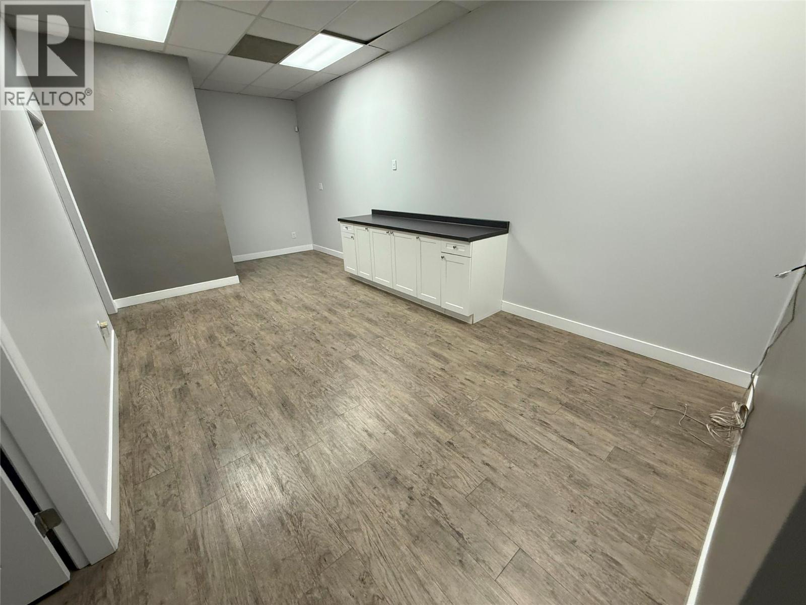 Office in Vernon - Image 10