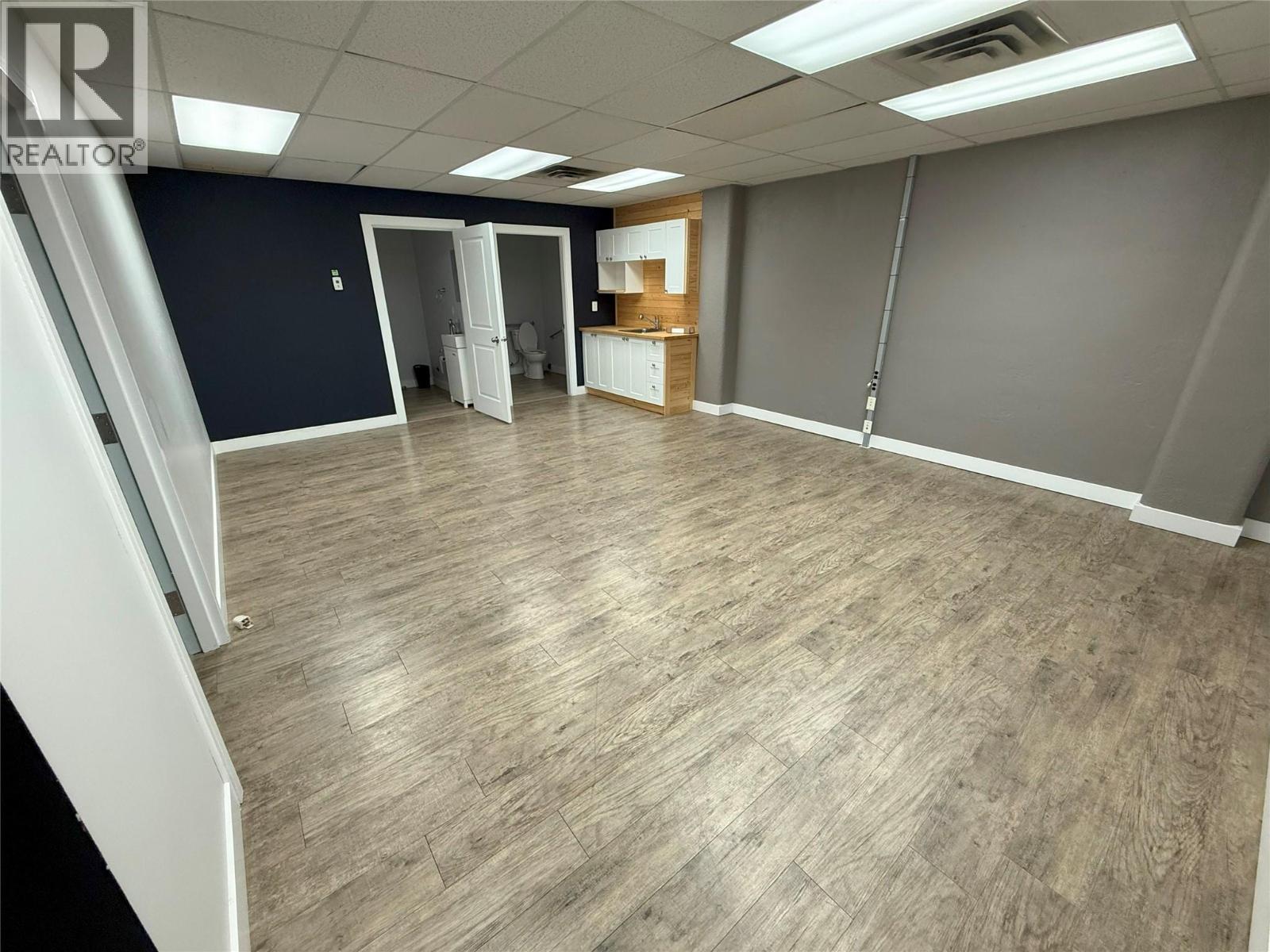 Office in Vernon - Image 4