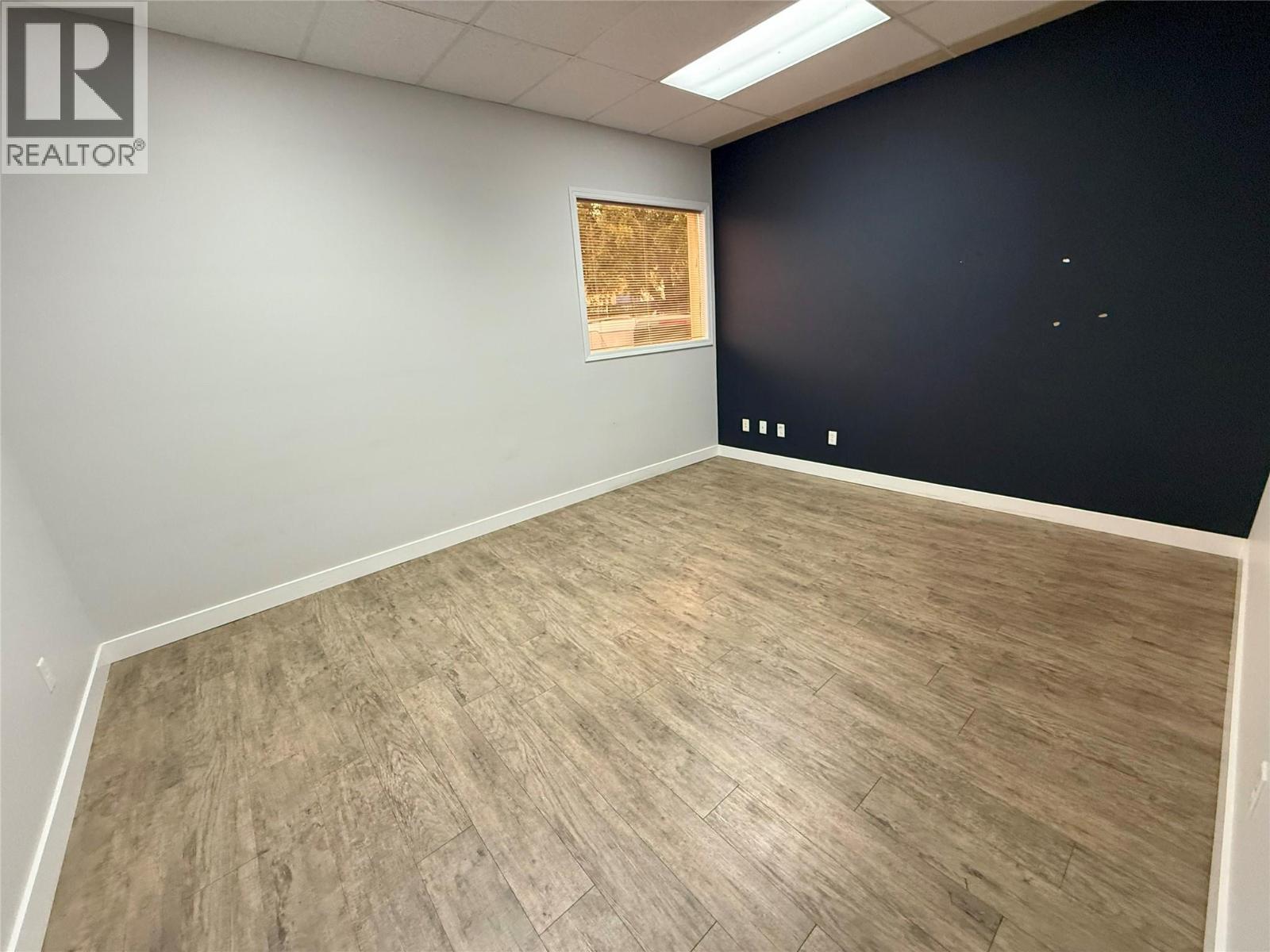 Office in Vernon - Image 13