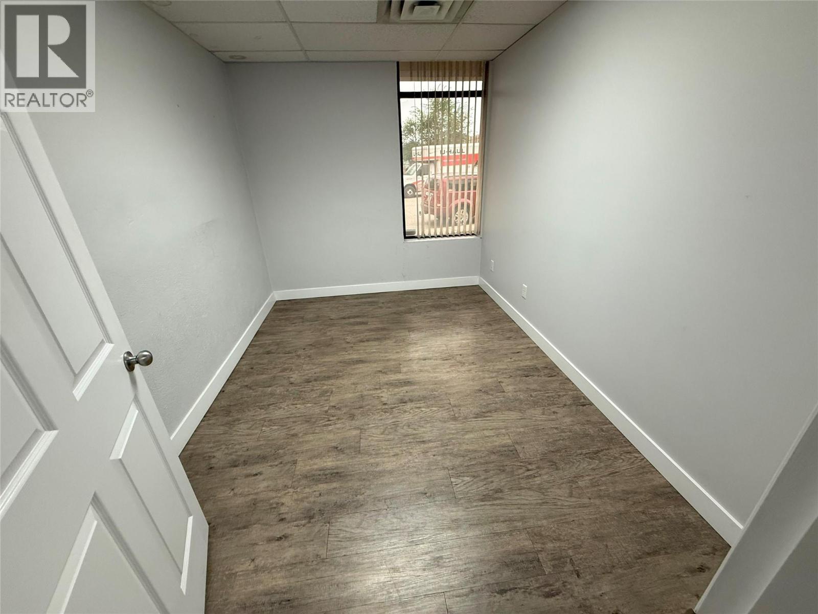 Office in Vernon - Image 6