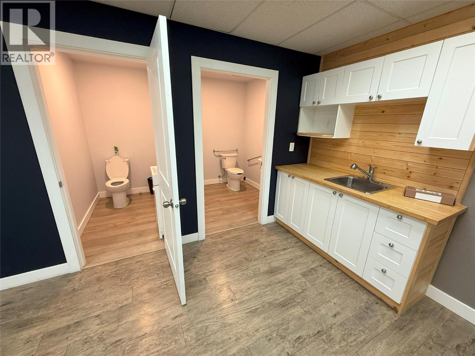 Office in Vernon - Image 7