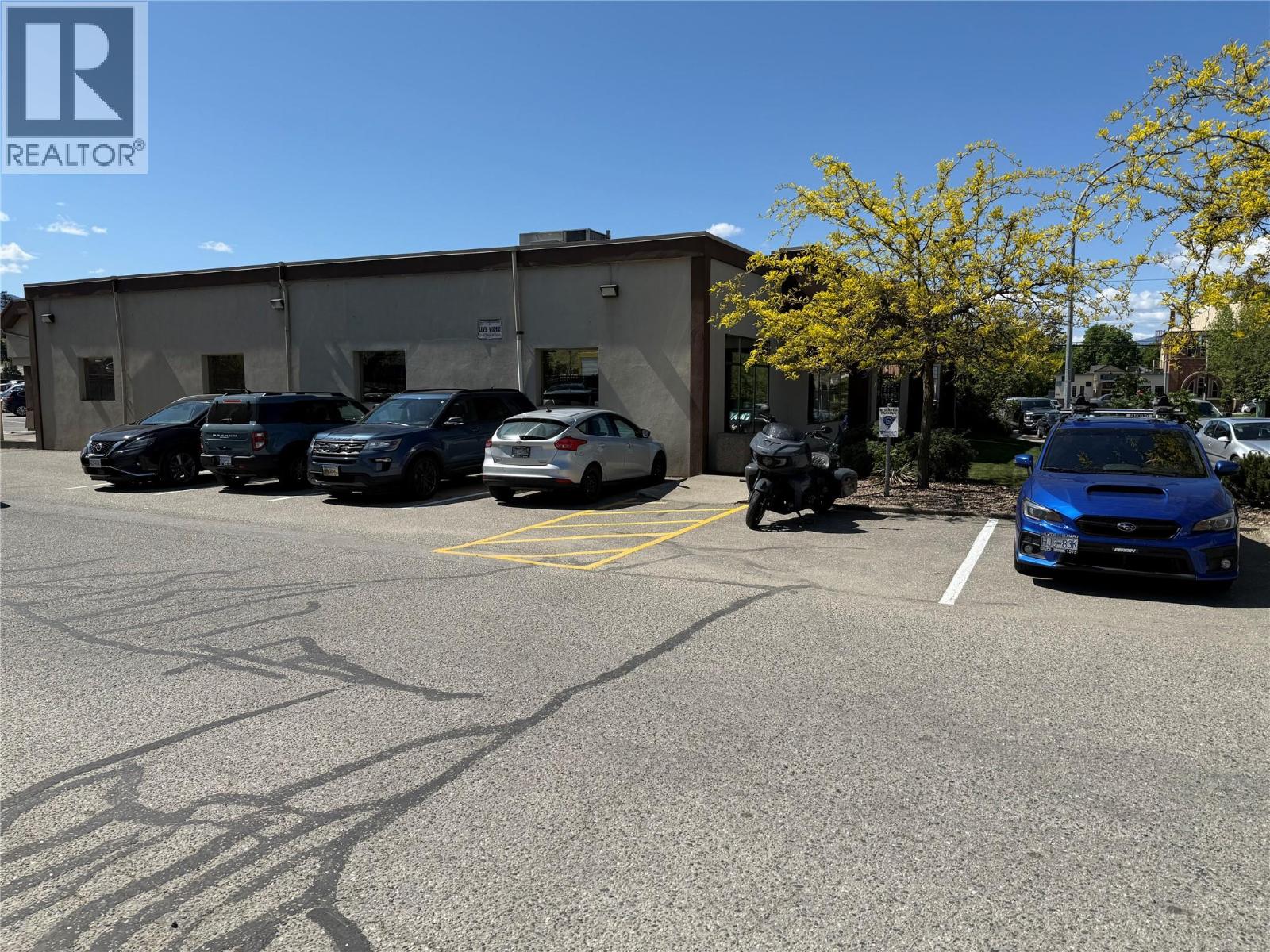 Office in Vernon - Image 2
