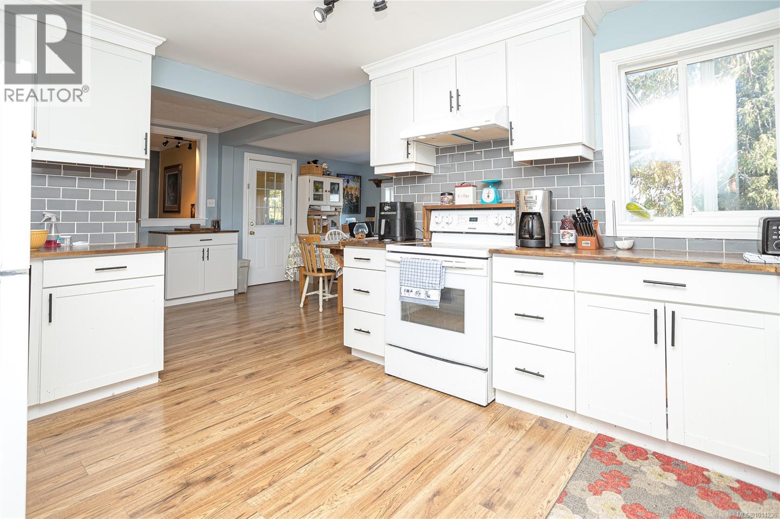 10695 Chemainus Rd, Saltair