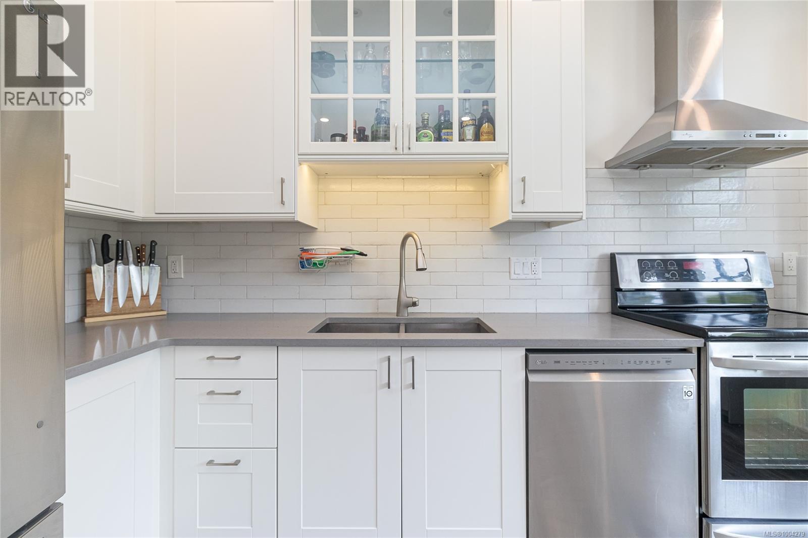3184 Millgrove St, Saanich