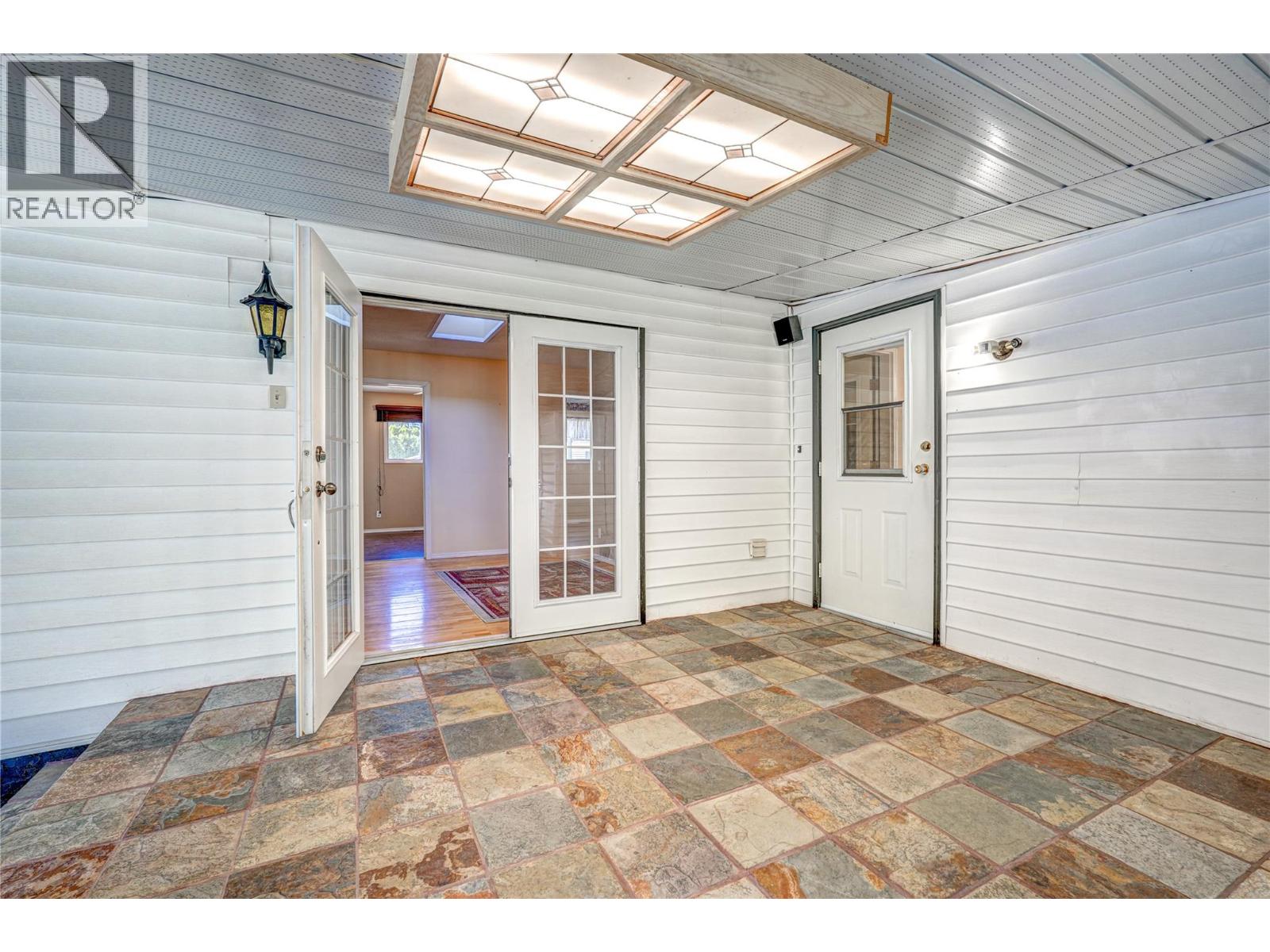 1 17017 SNOW Avenue, Summerland