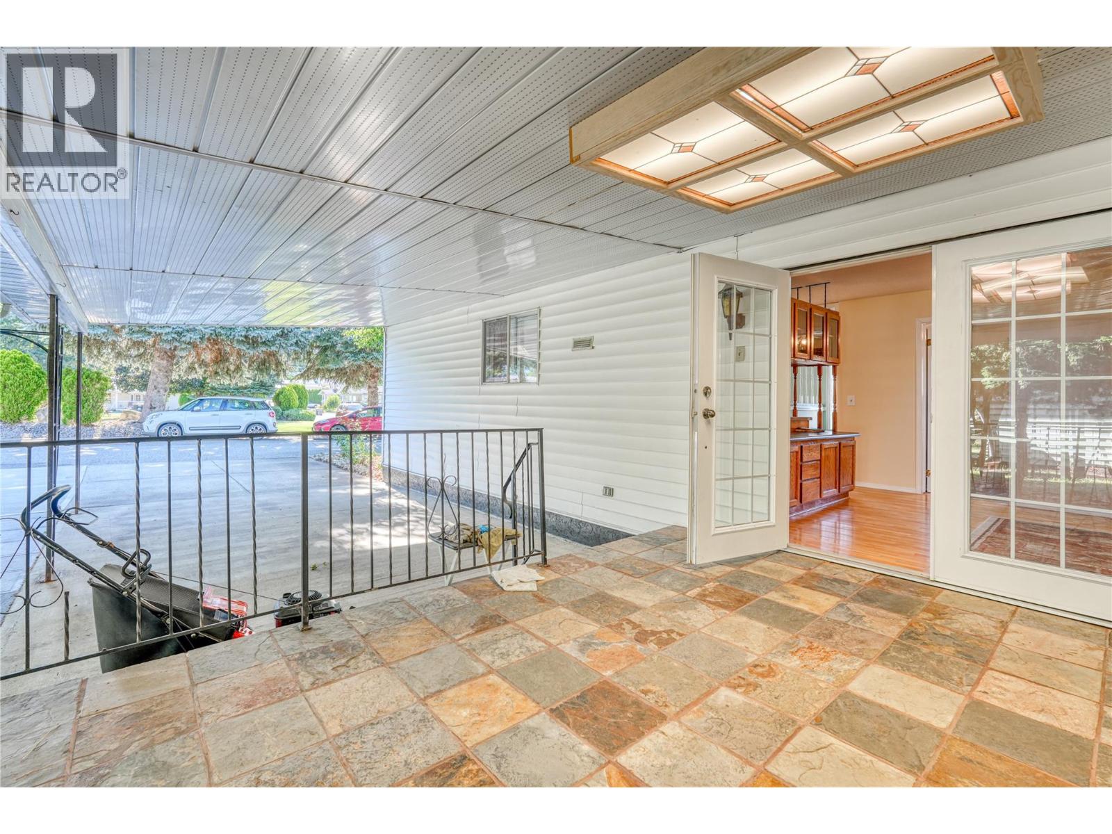 1 17017 SNOW Avenue, Summerland
