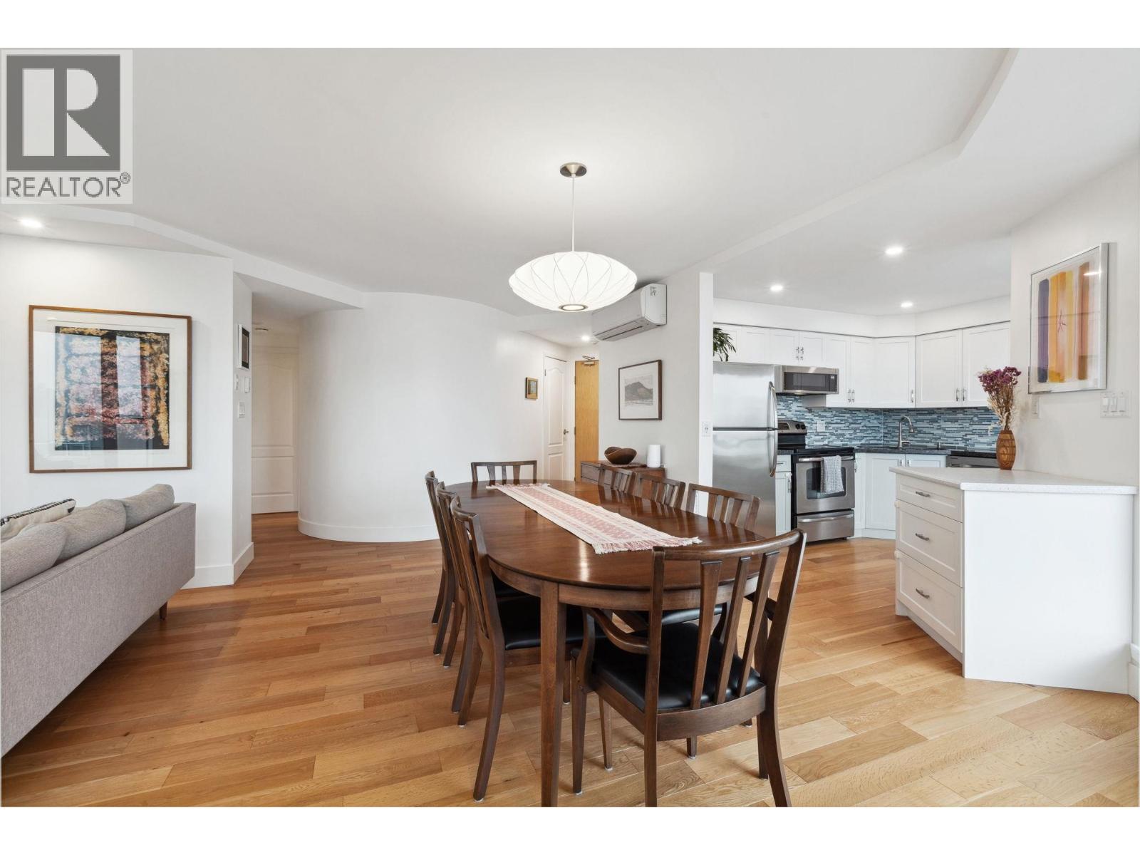 1202 120 W 2ND STREET, North Vancouver