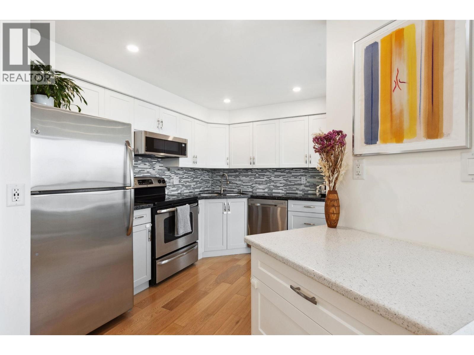 1202 120 W 2ND STREET, North Vancouver