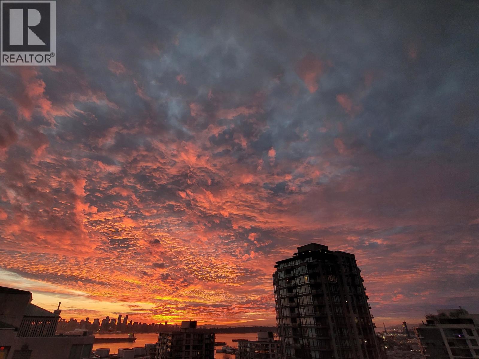 1202 120 W 2ND STREET, North Vancouver