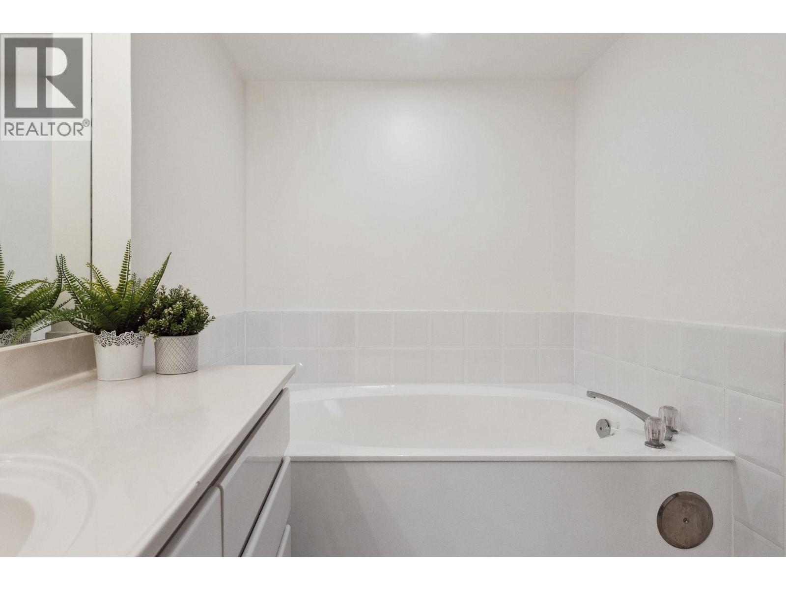 1202 120 W 2ND STREET, North Vancouver