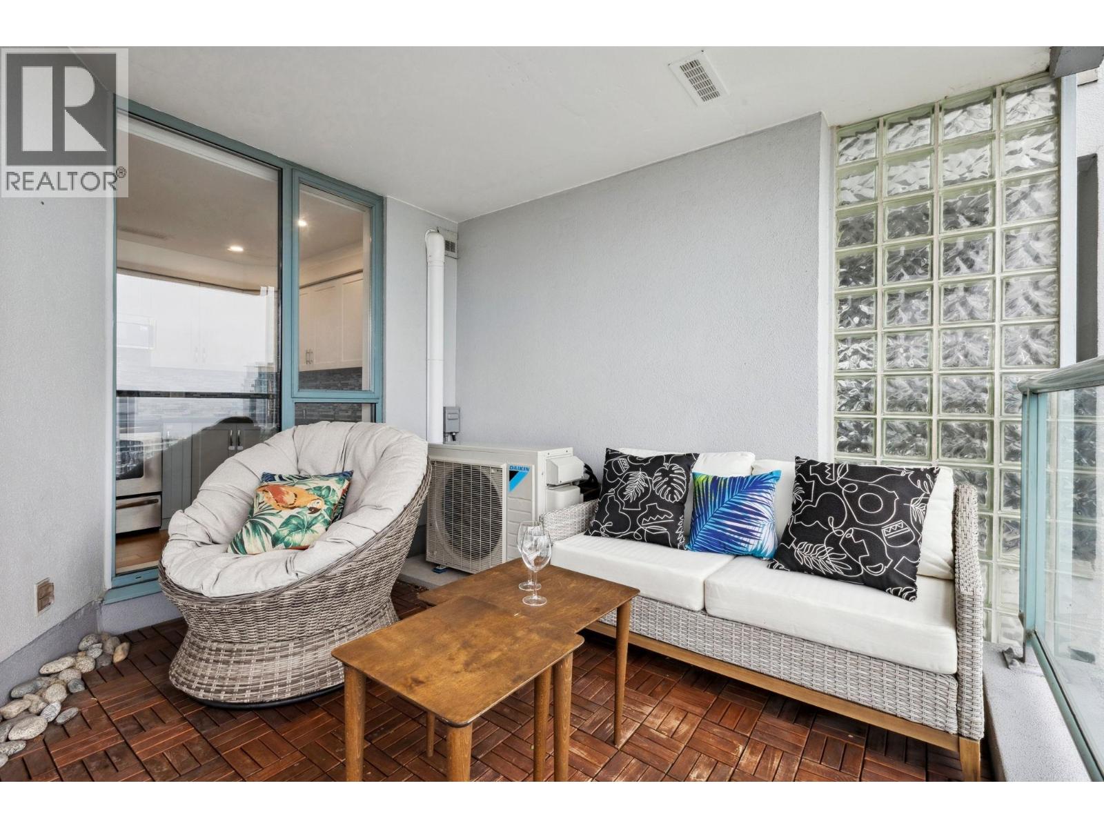 1202 120 W 2ND STREET, North Vancouver