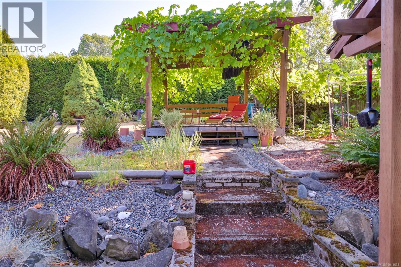 5847 Sycamore St, Duncan