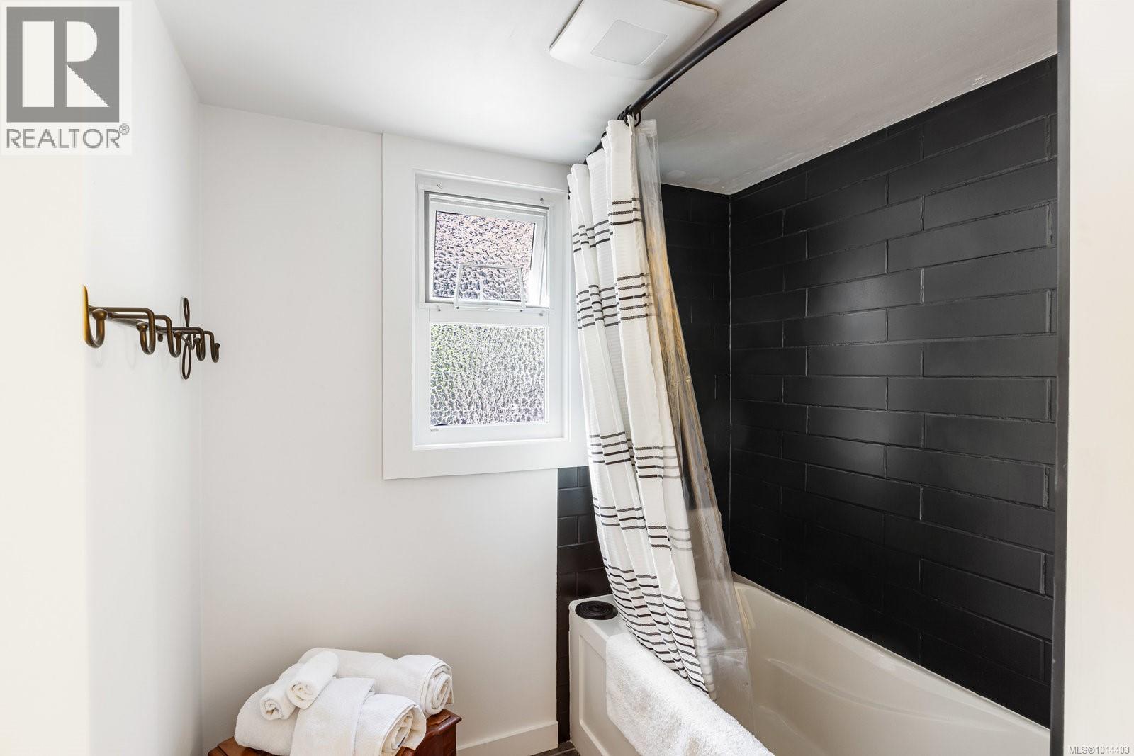  303 Milburn Drive, Colwood