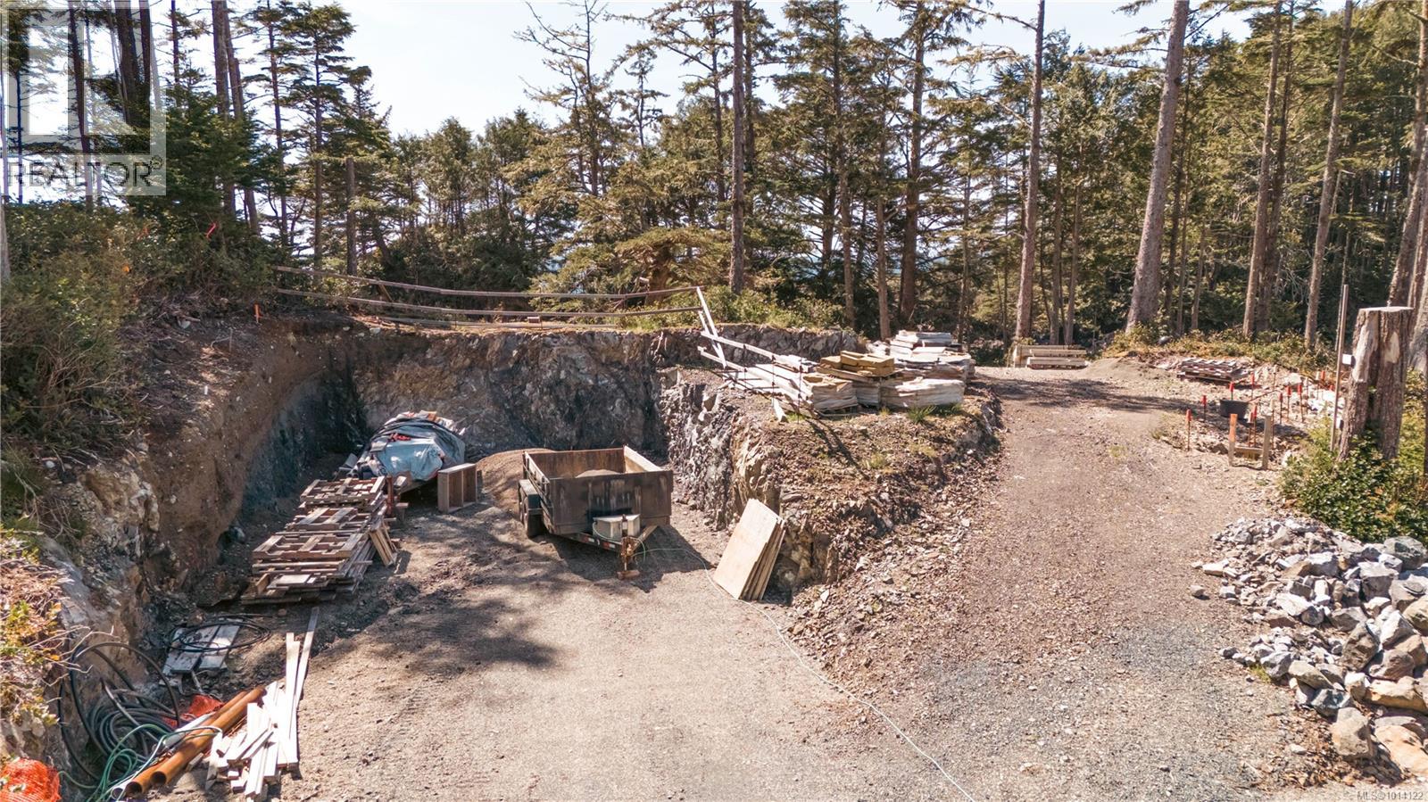 858 Barclay Pl, Ucluelet
