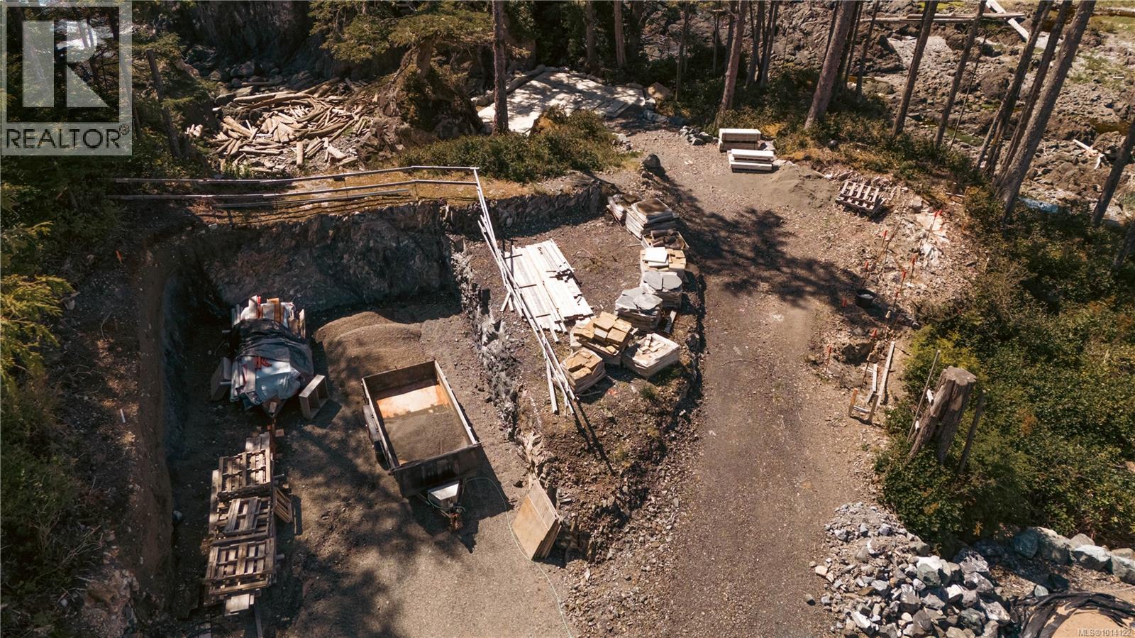 858 Barclay Pl, Ucluelet