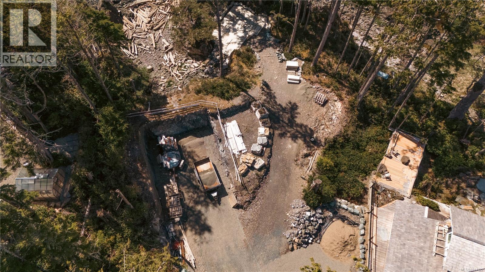 858 Barclay Pl, Ucluelet