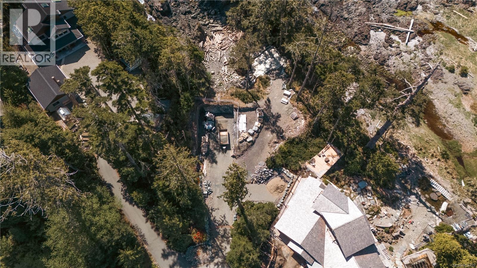 858 Barclay Pl, Ucluelet