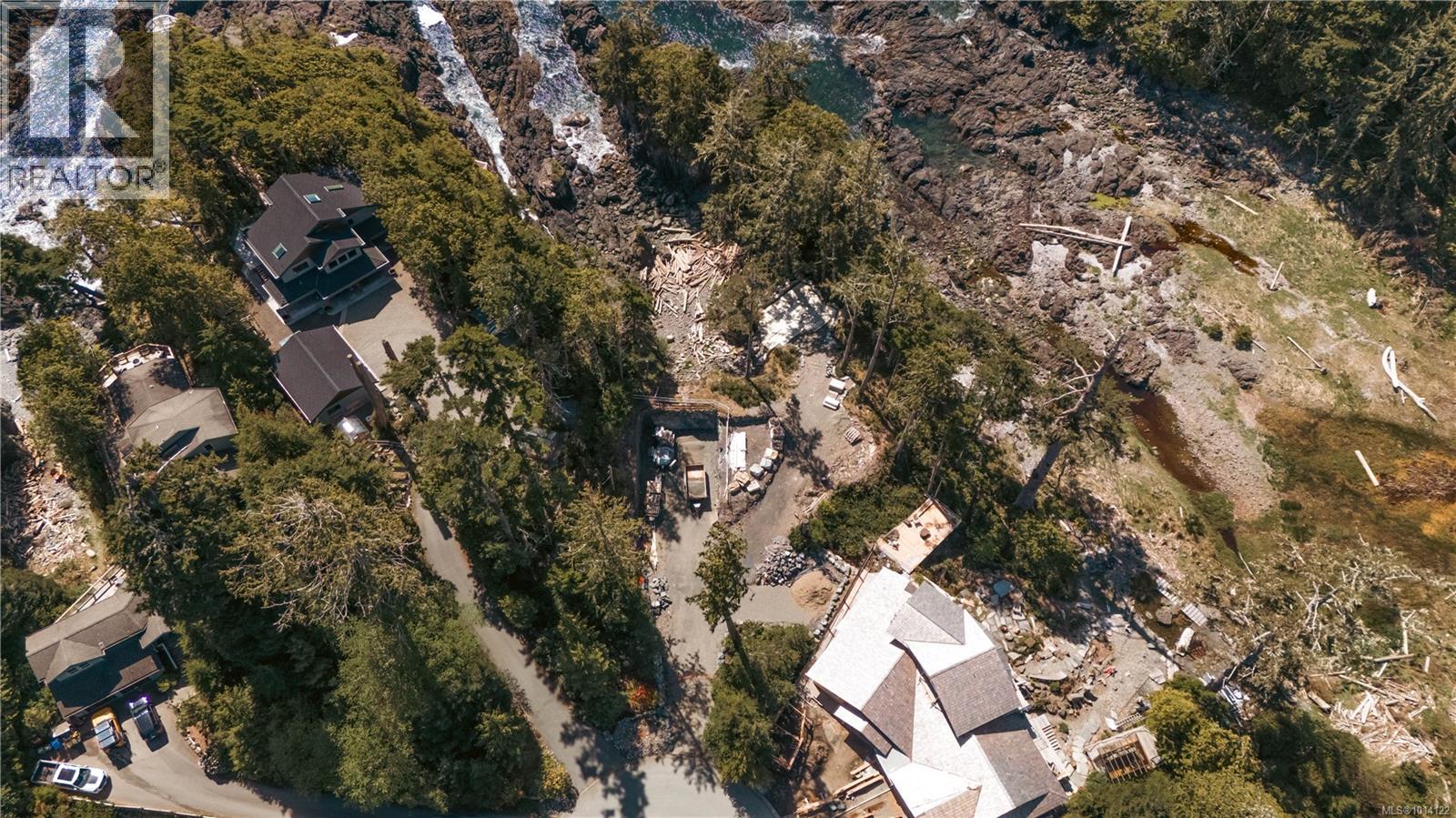 858 Barclay Pl, Ucluelet