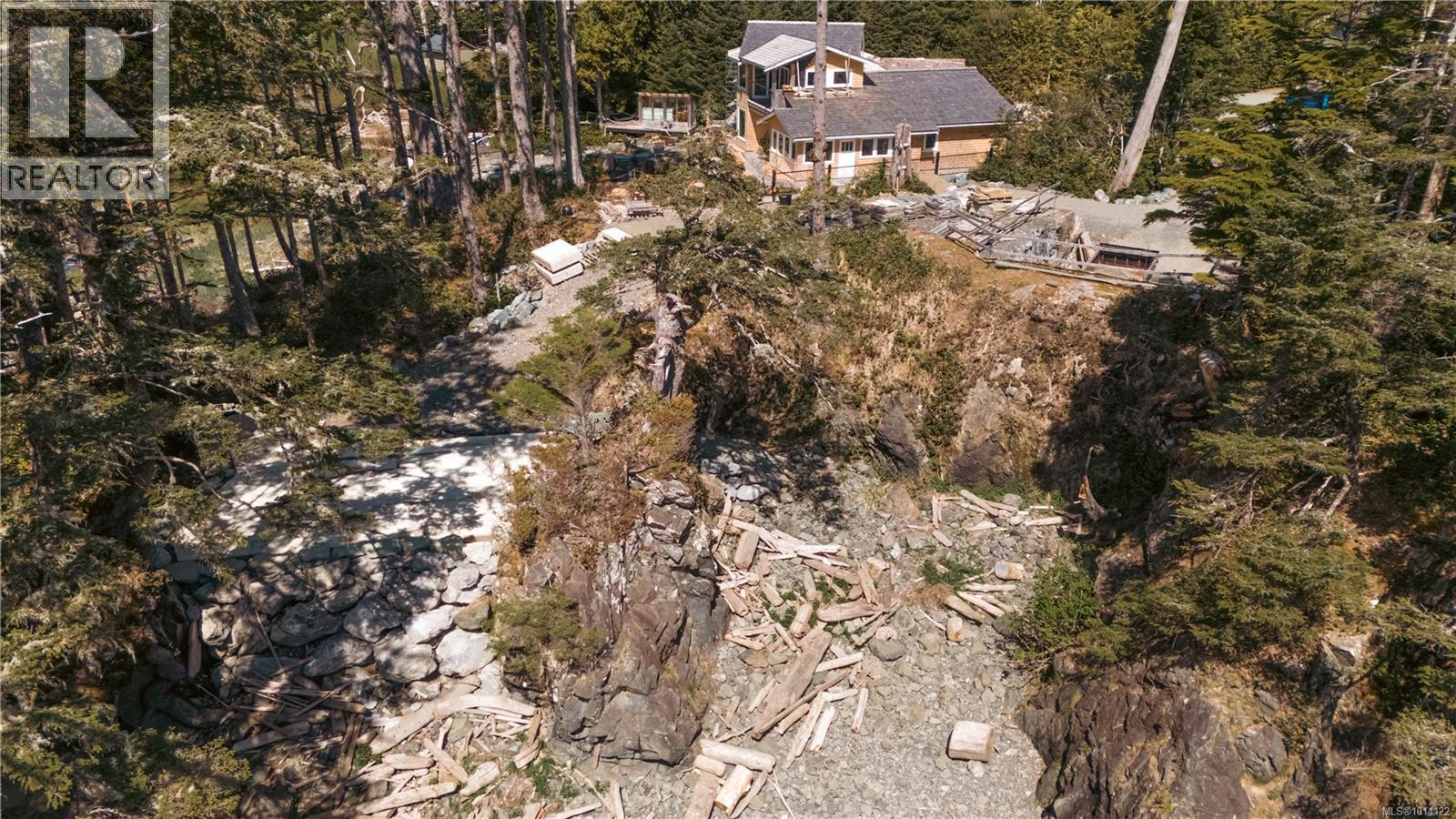 858 Barclay Pl, Ucluelet