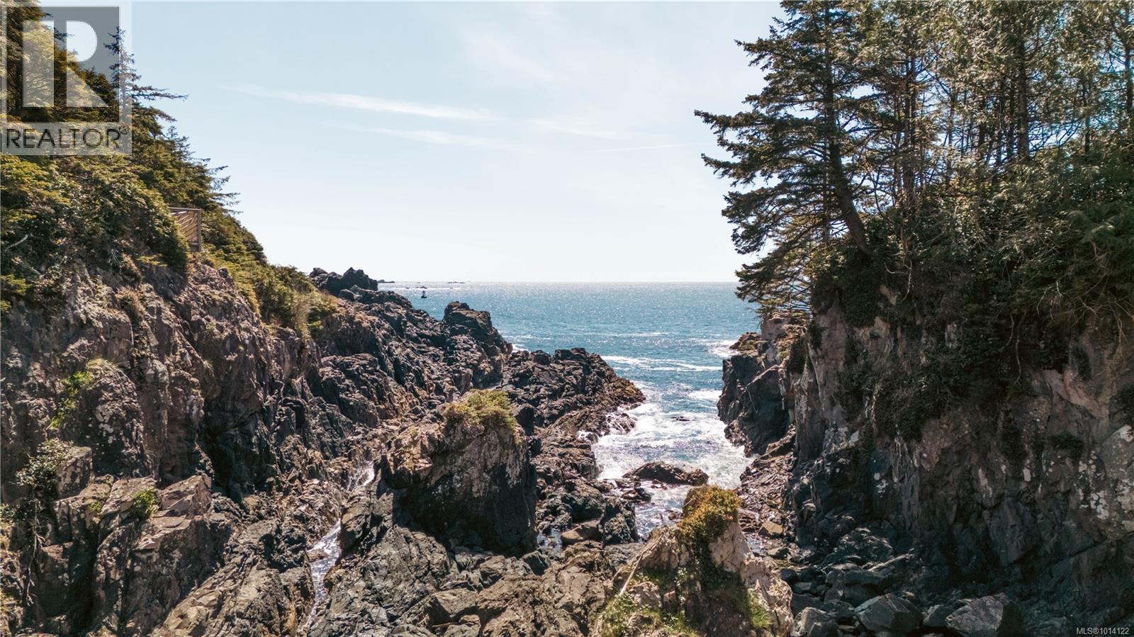 858 Barclay Pl, Ucluelet